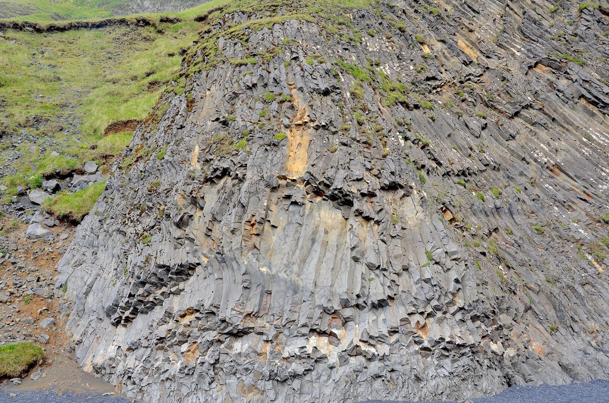 Stuðlaberg — sexstrendar basaltsúlur.